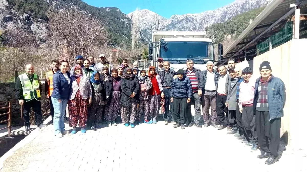 Büyükşehir\'den üreticilere ipekböceği besleme tablası desteği