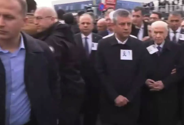 Cenaze töreninde Özel ile Bahçeli arasında dikkat çeken anlar