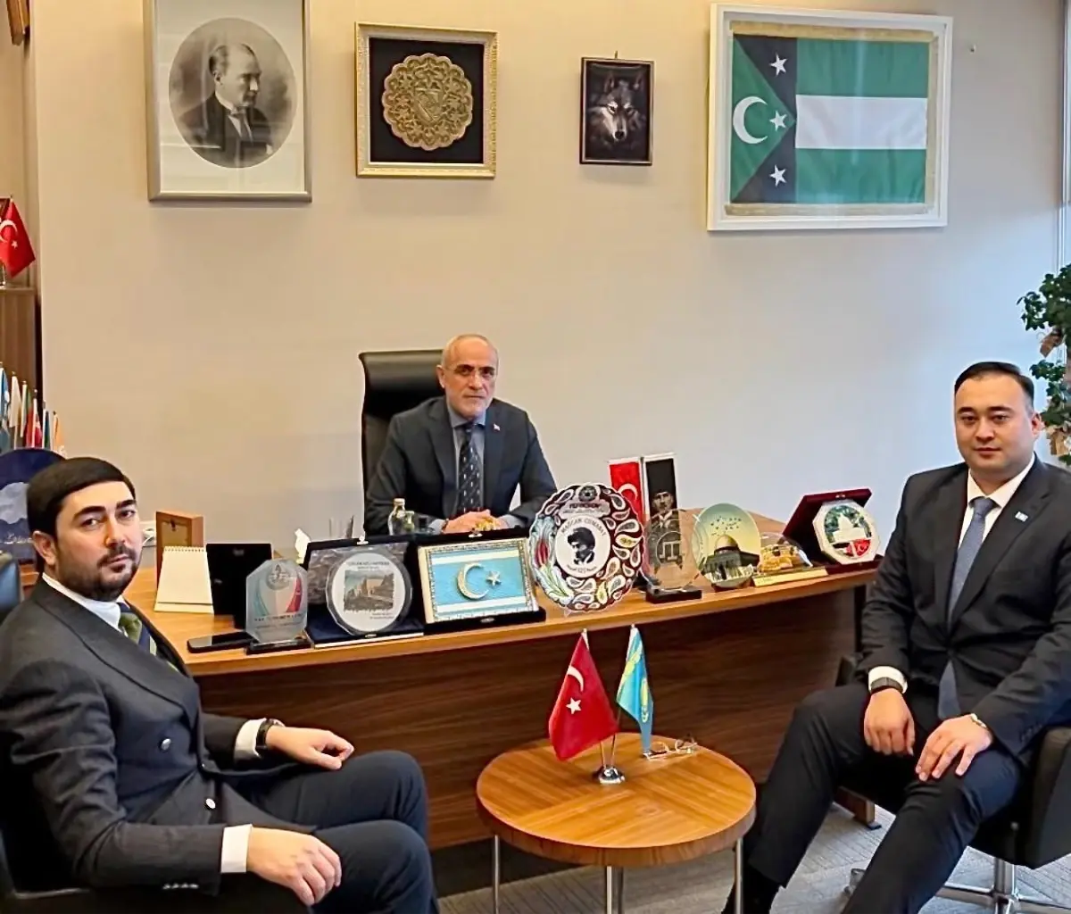 Cumhurbaşkanı Başdanışmanı Topçu, Kazakistan Halk Asamblesi Yardımcısı Akhmetov ile görüştü