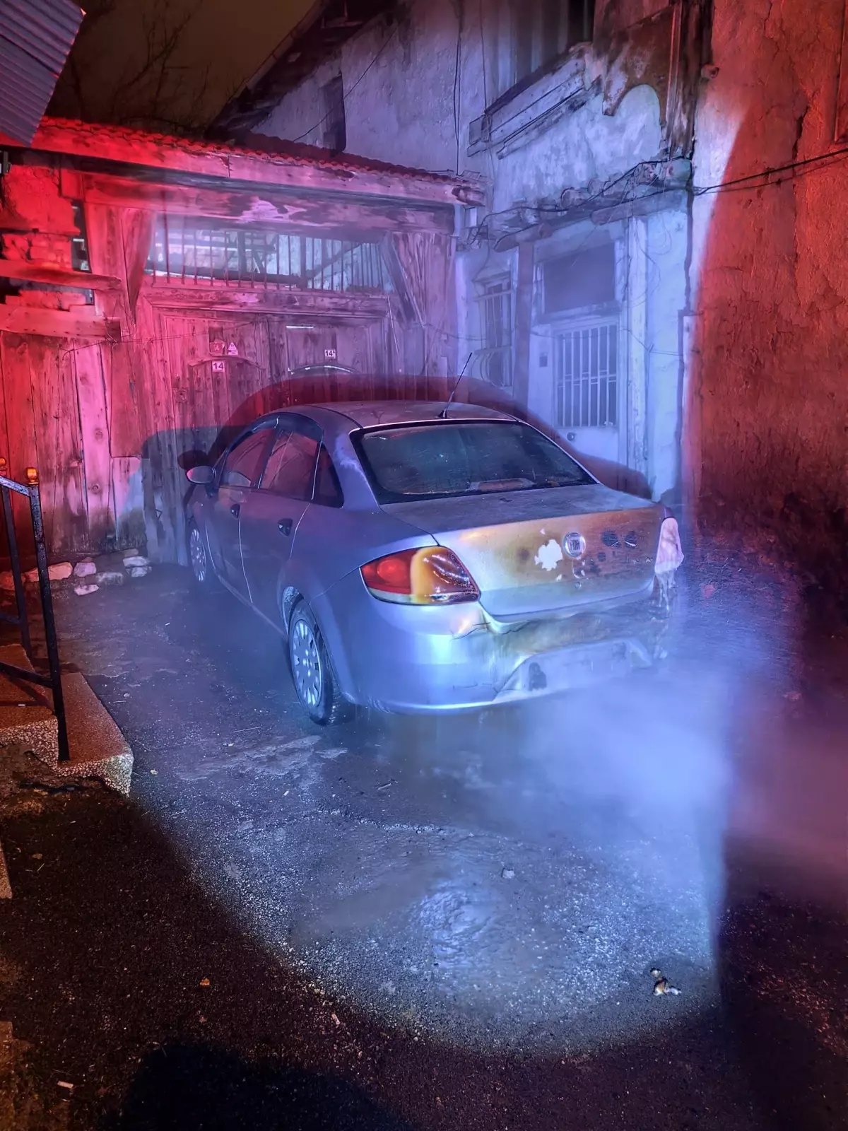 Kütahya\'da Araç Kundaklandı, Şüpheli Tutuklandı