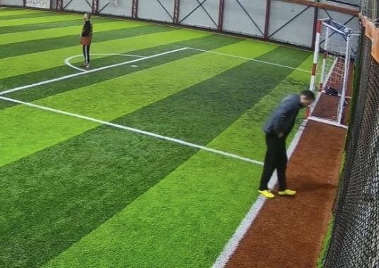 Halı saha maçında kalbine yenik düştü: O anlar kamerada Halı saha maçında kalbine yenik düştü: O anlar kamerada