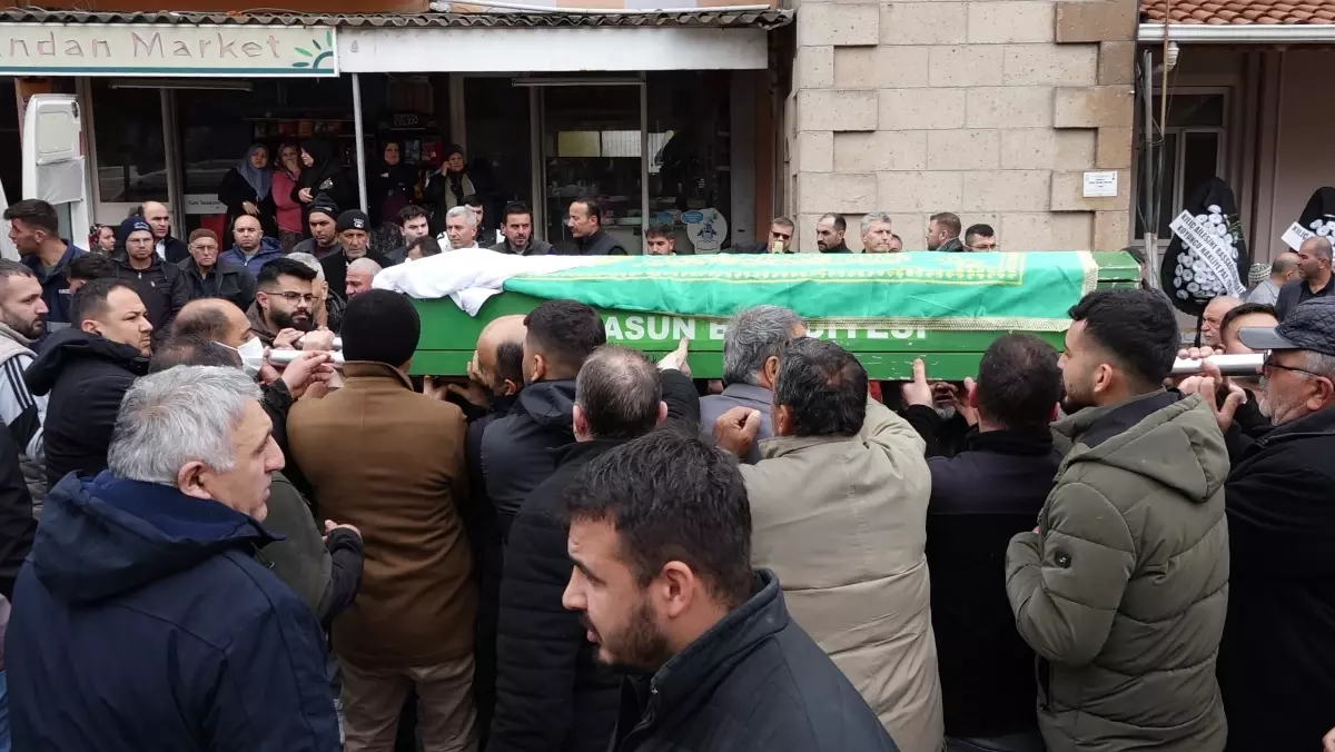 Genç Çift Yan Yana Defnedildi