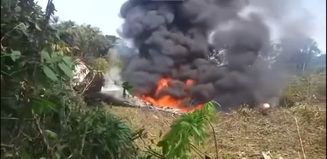 Kolombiya'da askeri uçak düştü: 90 kişi hayatını kaybetti