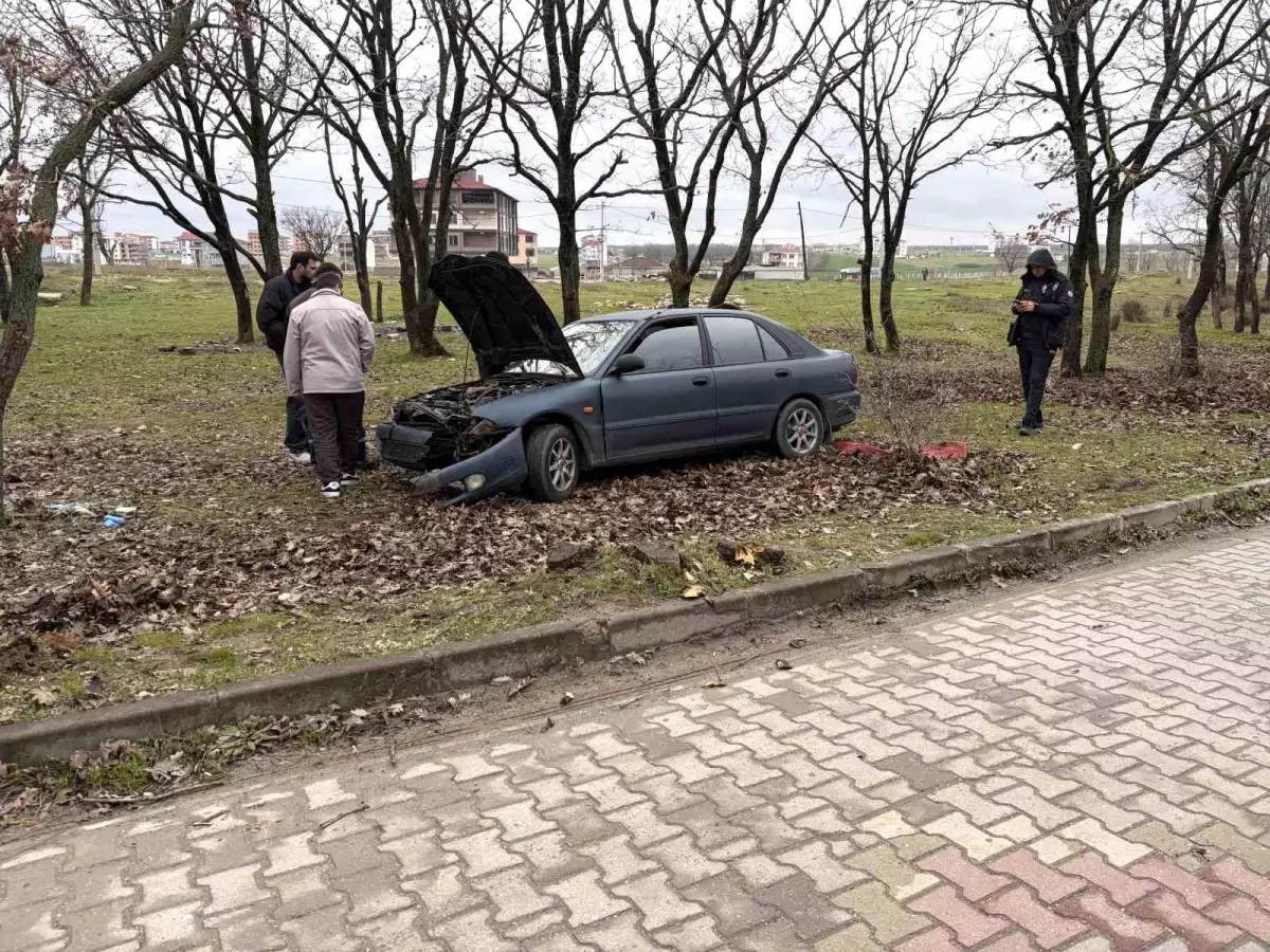 Kapaklı\'da Otomobil Kazası: Sürücü Yaralı