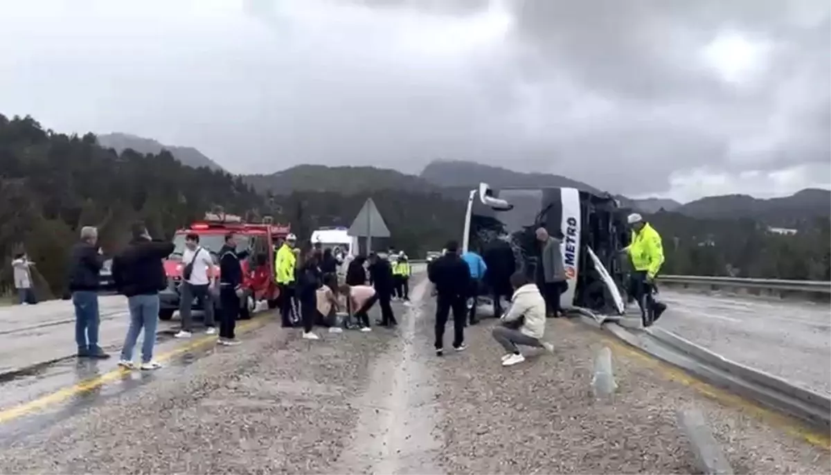 Konya\'da Otobüs Devrildi: Çok Sayıda Yaralı