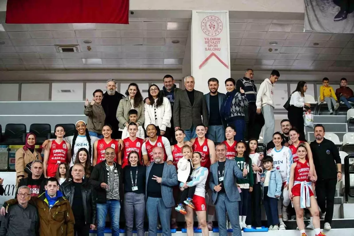 Manisa\'nın tek kadın basketbol takımı zirve takibini sürdürüyor