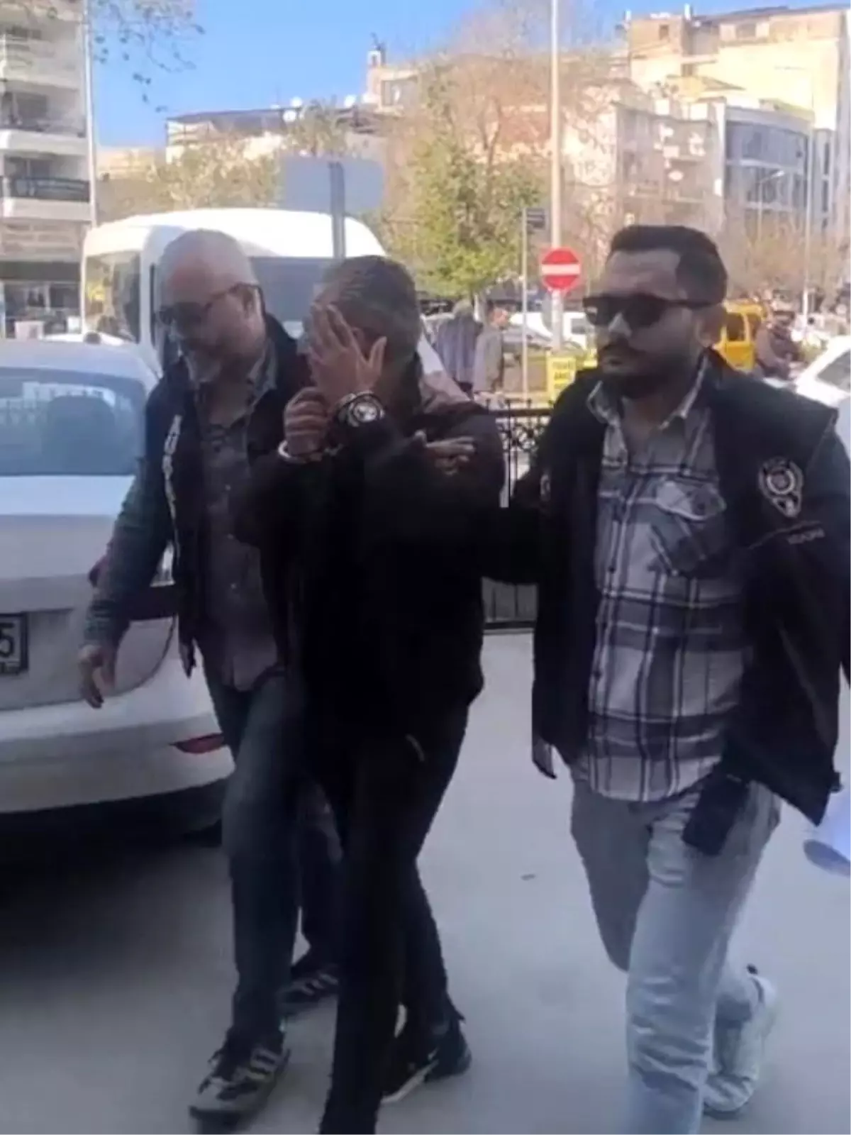 Kuşadası\'nda Aranan Şahıs Yakalandı