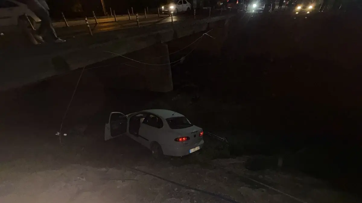 Düziçi\'nde Otomobil Köprüden Düştü
