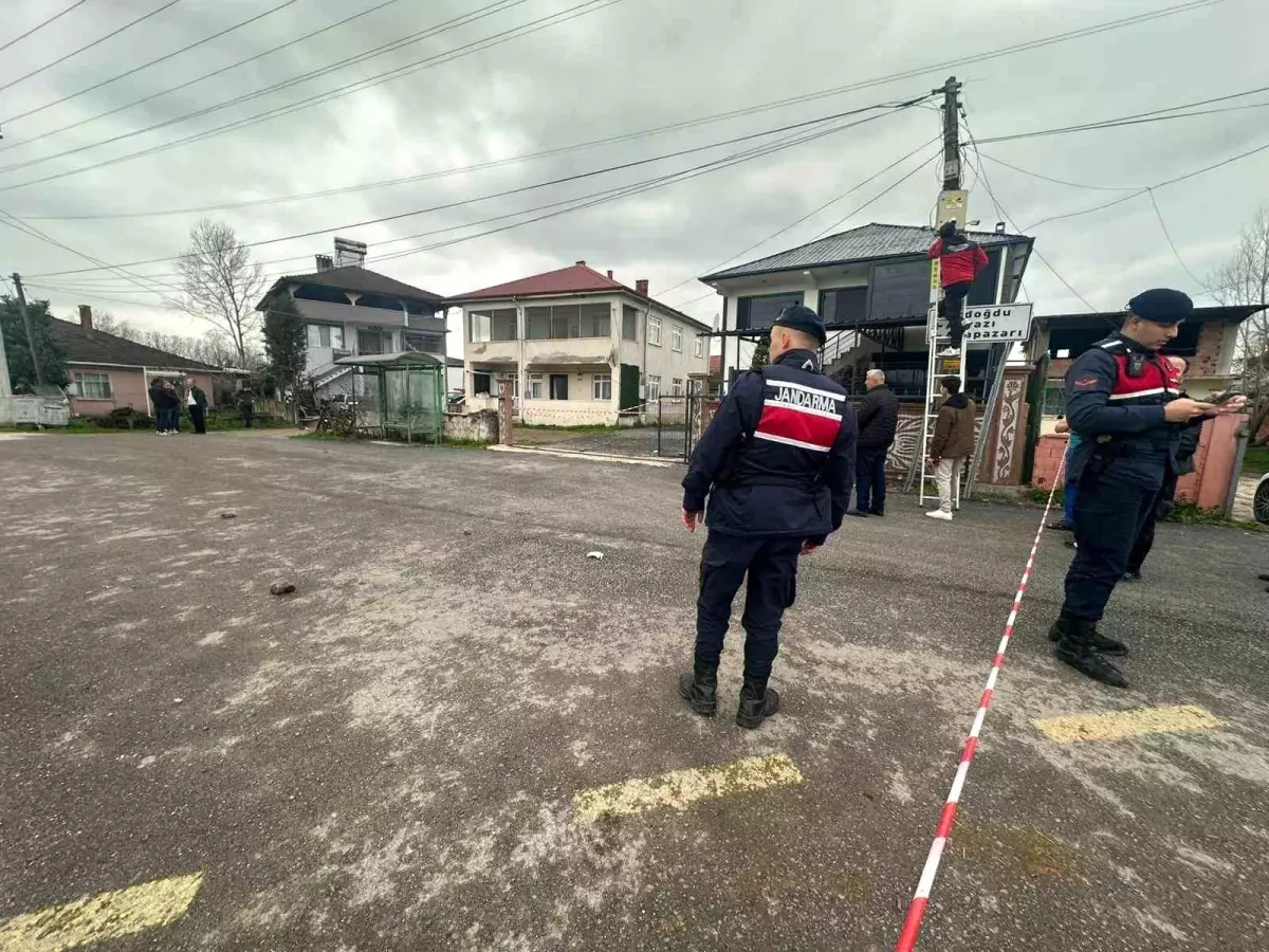 Akyazı\'da Miras Kavgası: 2 Yaralı