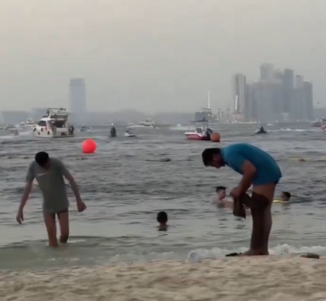 Savaş nedeniyle milyonerlerin terk ettiği şehirde infial yaratan görüntü Savaş nedeniyle milyonerlerin terk ettiği şehirde infial yaratan görüntü