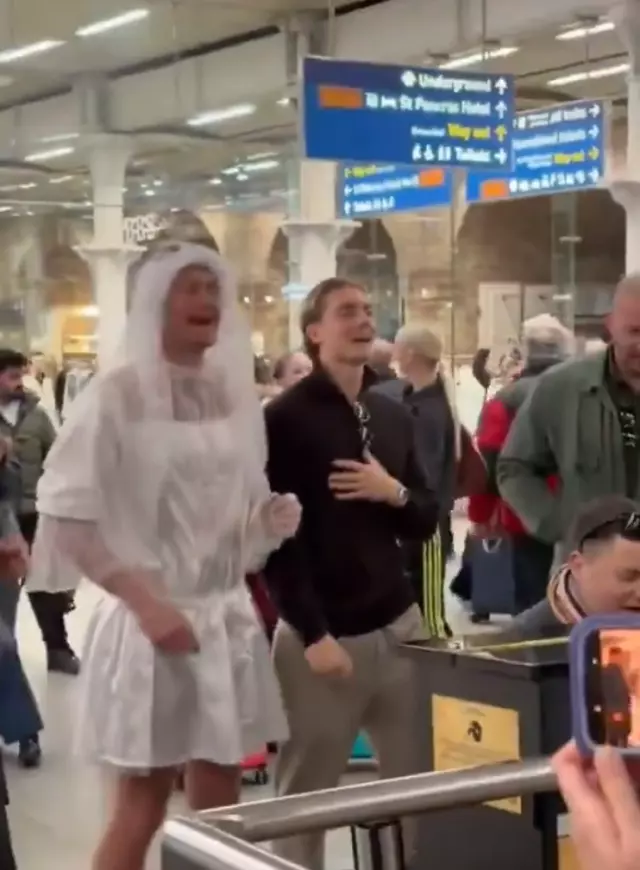 Süper Lig devinde kupalar kazanıyordu, şimdi gelinlik giyip şarkı söylüyor