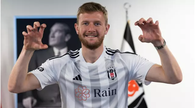 Süper Lig devinde kupalar kazanıyordu, şimdi gelinlik giyip şarkı söylüyor