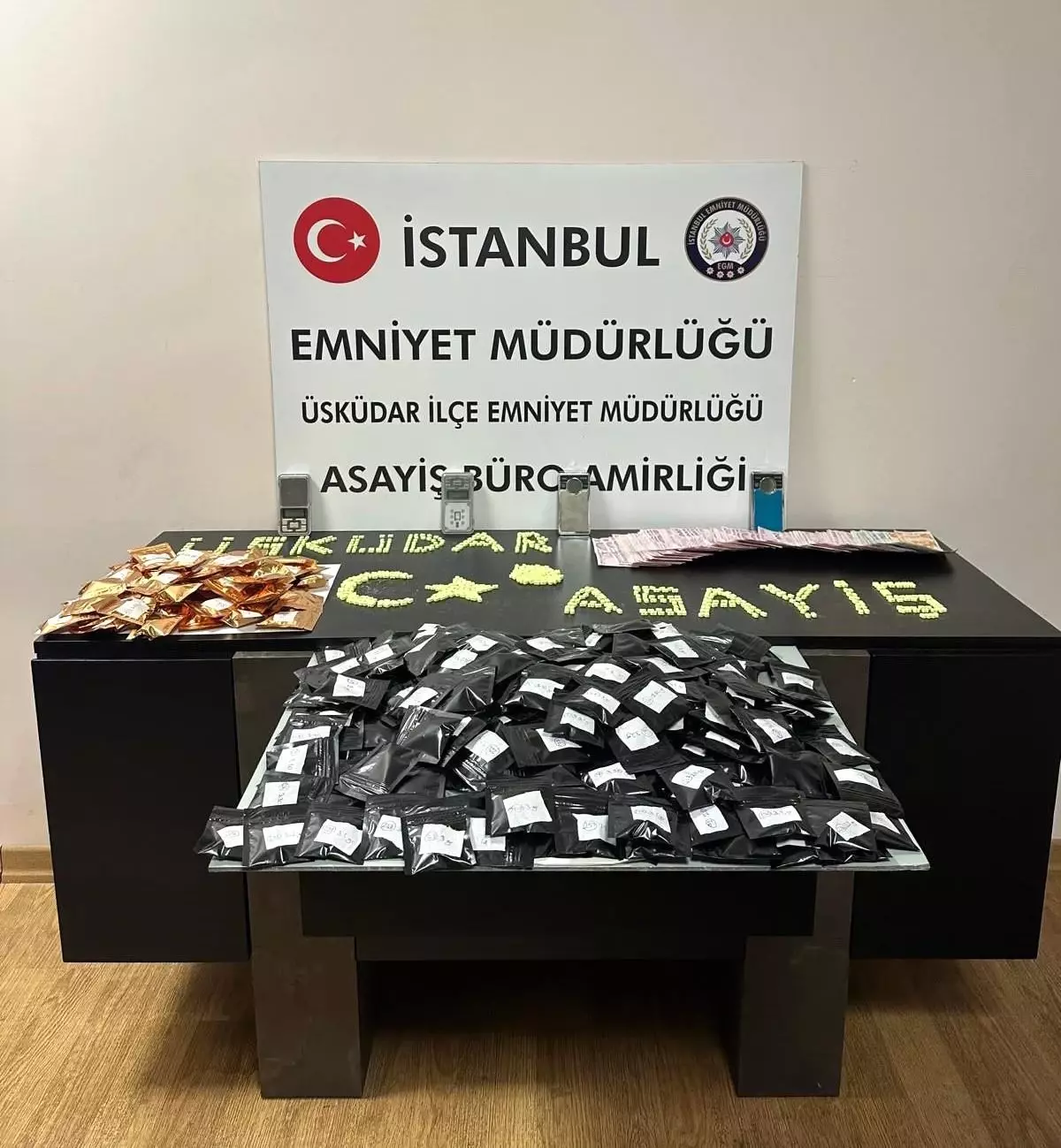 Üsküdar\'da Uyuşturucu Operasyonu: İki Şüpheli Yakalandı