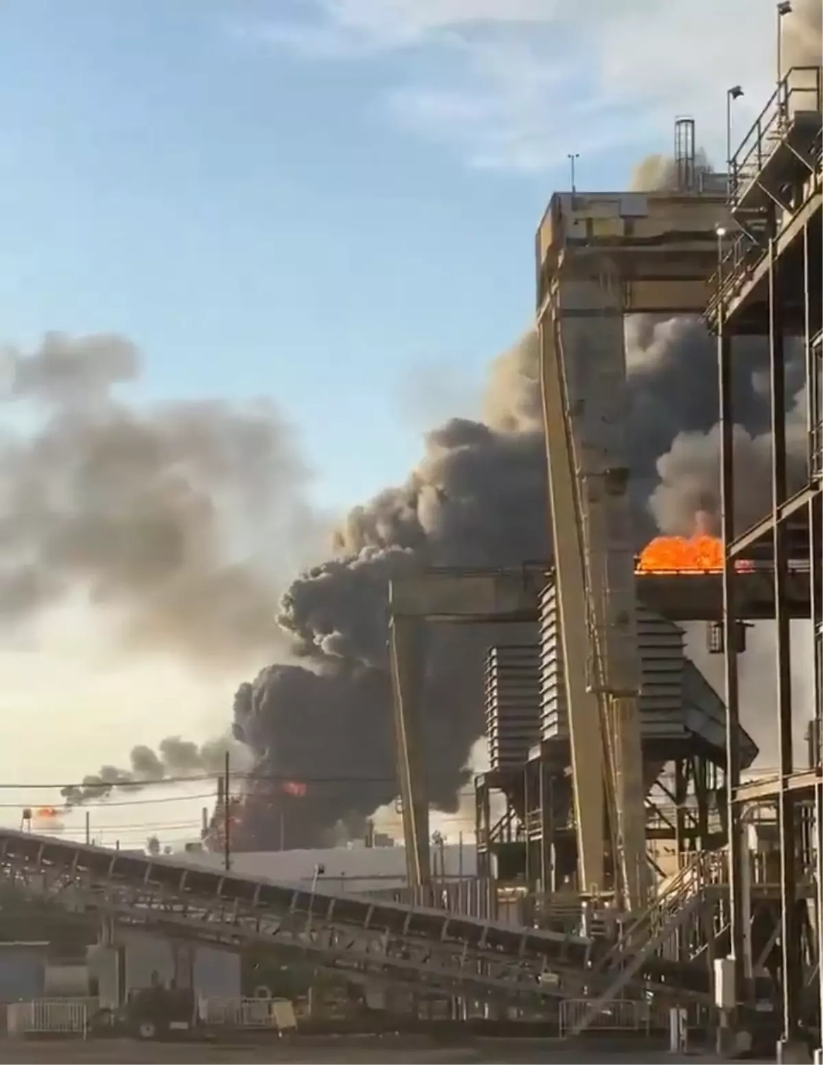 Texas\'ta Petrol Rafinerisinde Patlama