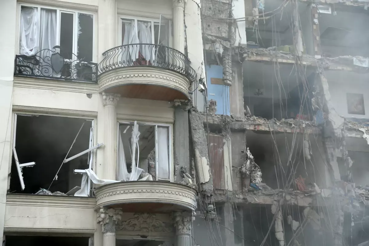 ABD ve İsrail Tahran\'ı Vurdu