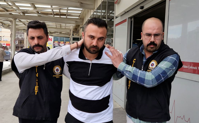 Babasını boğdu, cesediyle bir gece aynı evde kaldı