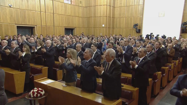 Bahçeli'den parti grubunu ayağa kaldıran sözler: Asıl rejim değişikliği o ülkede olmalıdır