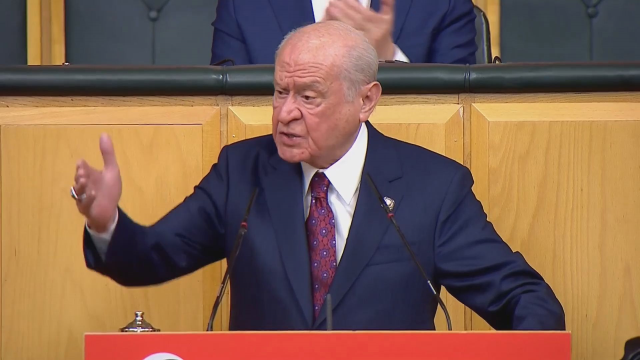 Bahçeli'den parti grubunu ayağa kaldıran sözler: Asıl rejim değişikliği o ülkede olmalıdır