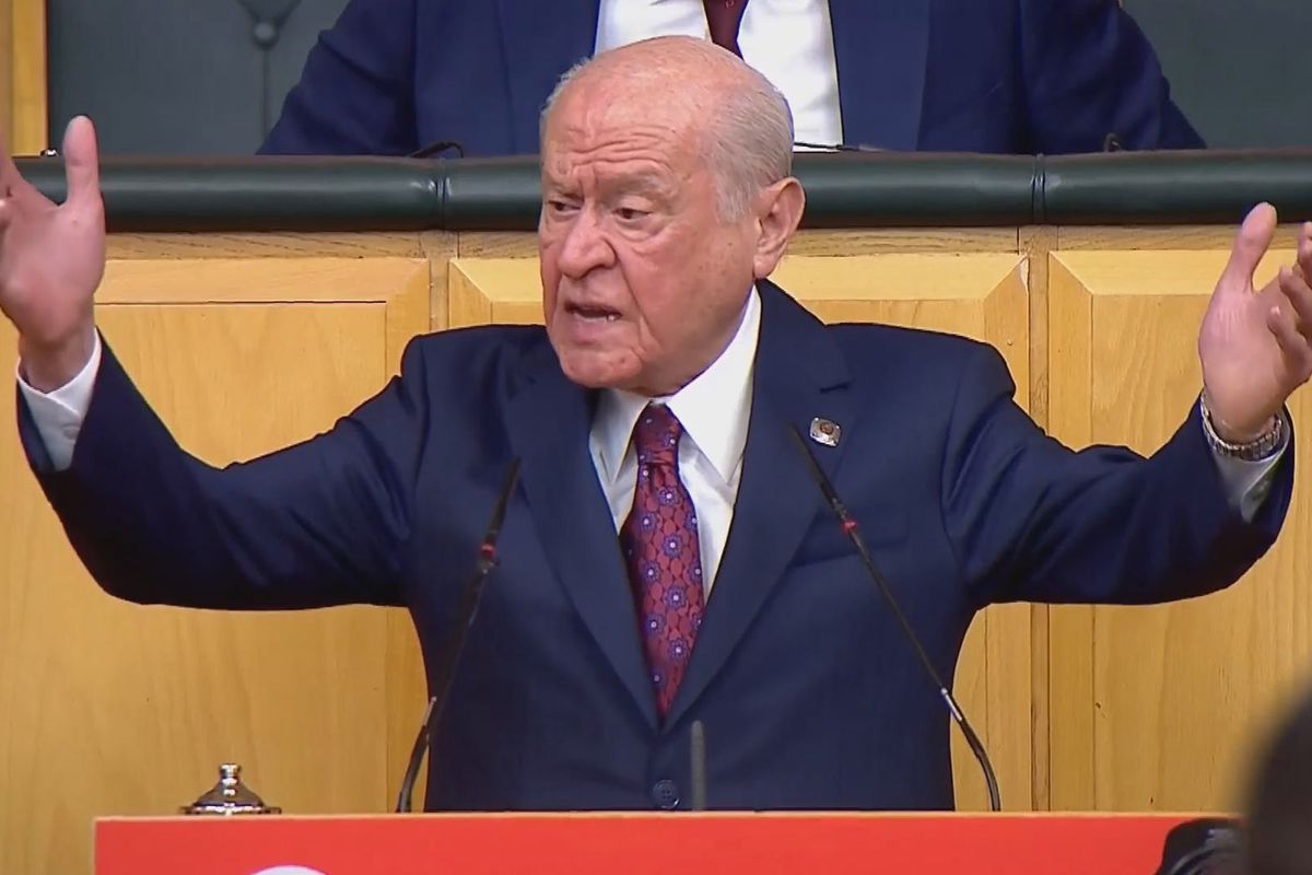 Bahçeli\'den parti grubunu ayağa kaldıran sözler: Asıl rejim değişikliği o ülkede olmalıdır