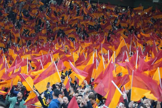 Barcelona'nın yıldızı Kounde'den Galatasaray için flaş yorum