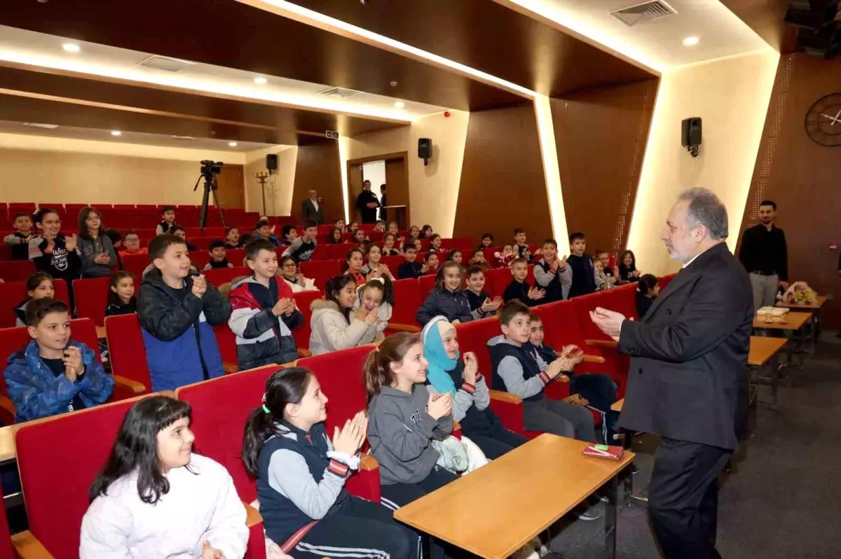 Başkan Yalçın\'dan miniklere yerel yönetim dersi