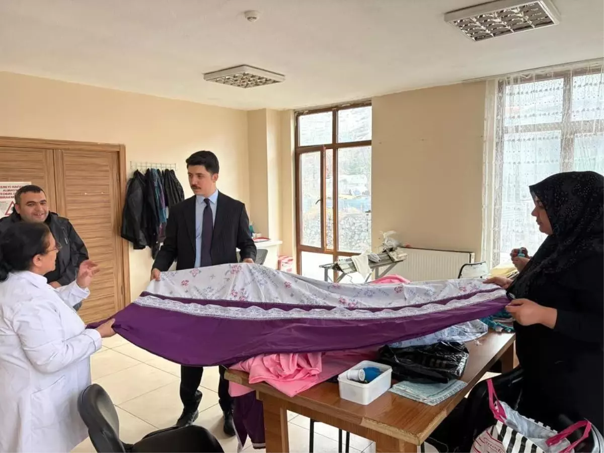 Kaymakam Kahraman Halk Eğitimi Merkezi\'ni Ziyaret Etti