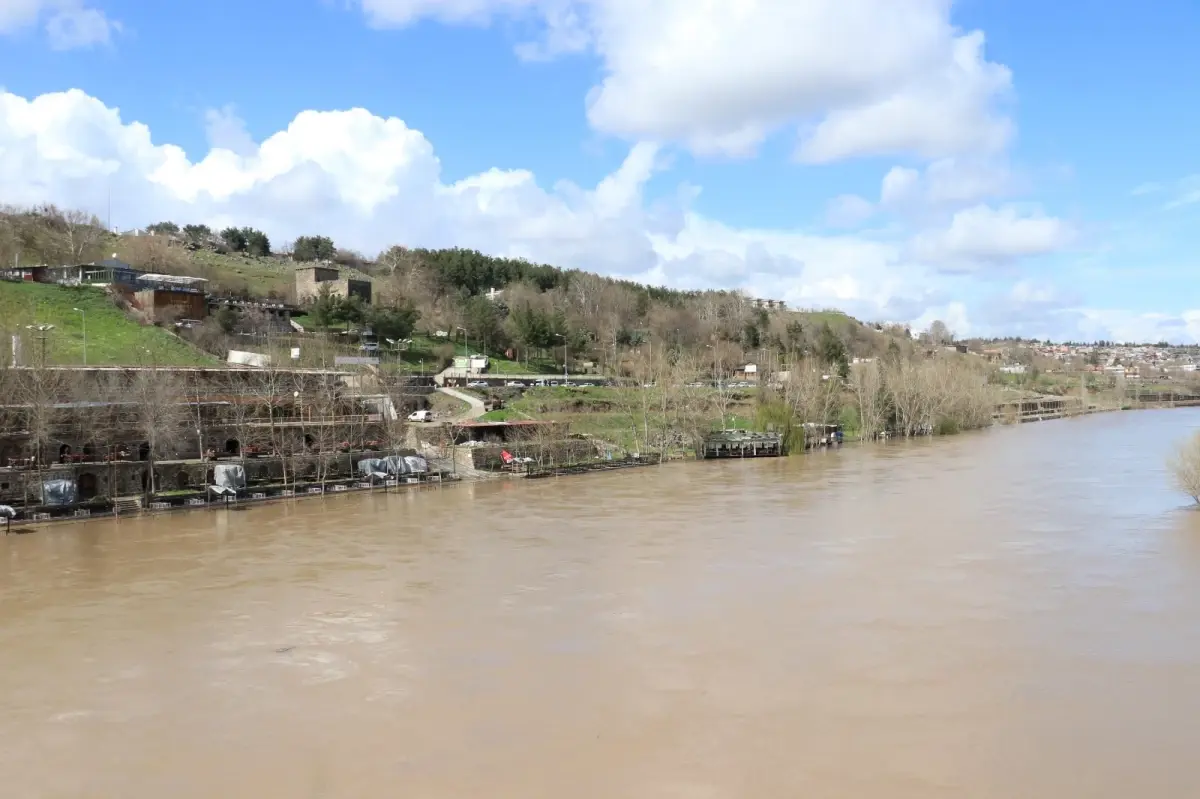 Diyarbakır\'da Yağmur Çiftçiyi Sevindirdi