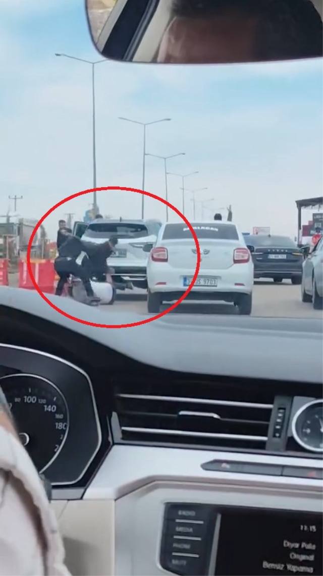 Diyarbakır'da trafikte yol verme kavgası kamerada