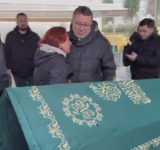 Erol Köse'nin cenazesini bir avuç insan toprağa verdi