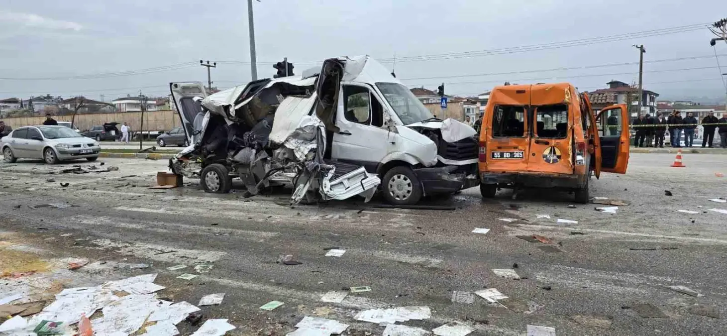 Vezirköprü\'de Zincirleme Kaza: 18 Yaralı