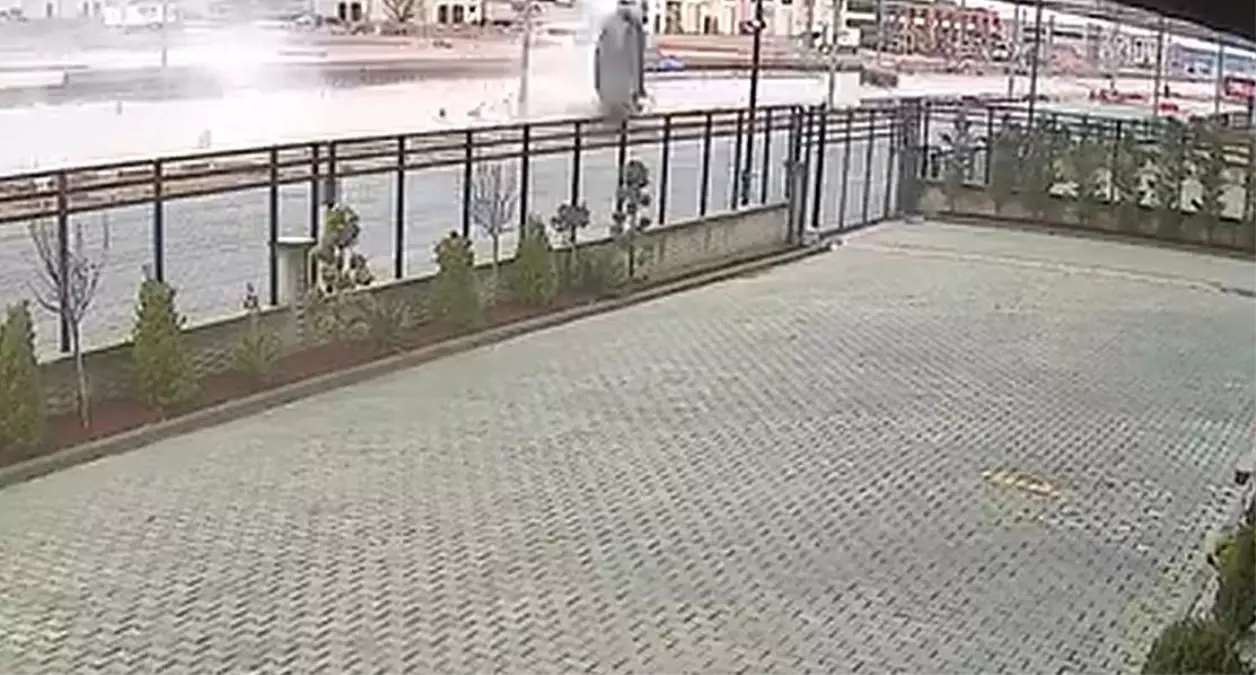 Konya\'da Yağmurlu Havada Kaza