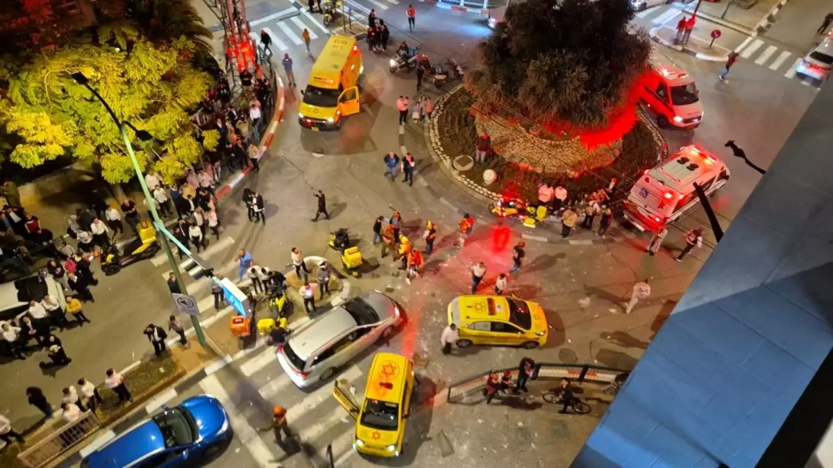 İran\'dan İsrail\'e Füze Saldırısı: 7 Yaralı