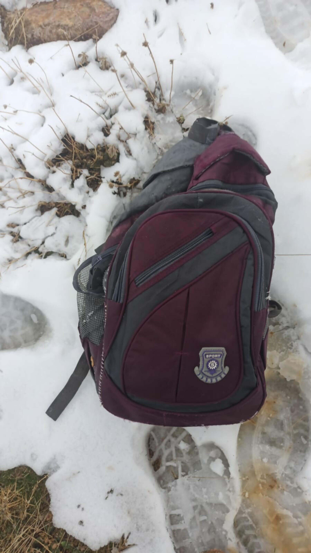 Kaybolan amatör dağcı, kazdığı çukurda hayatta kaldı