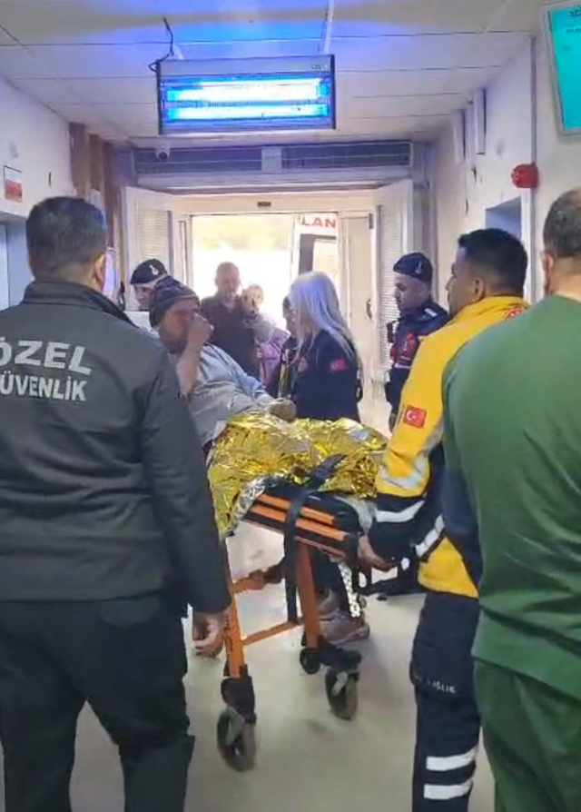 Kaybolan amatör dağcı, kazdığı çukurda hayatta kaldı