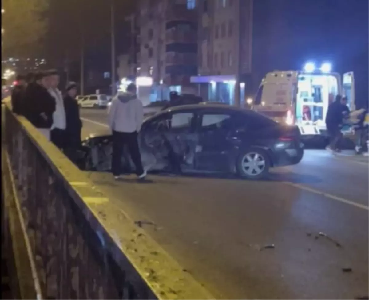 Samsun\'da Kediye Çarpmamak İçin Korkuluklara Çarpan Araçta Yaralılar