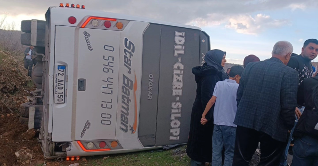 Mardin'de facianın eşiğinden dönüldü: Midibüs kazasında 21 kişi yaralandı