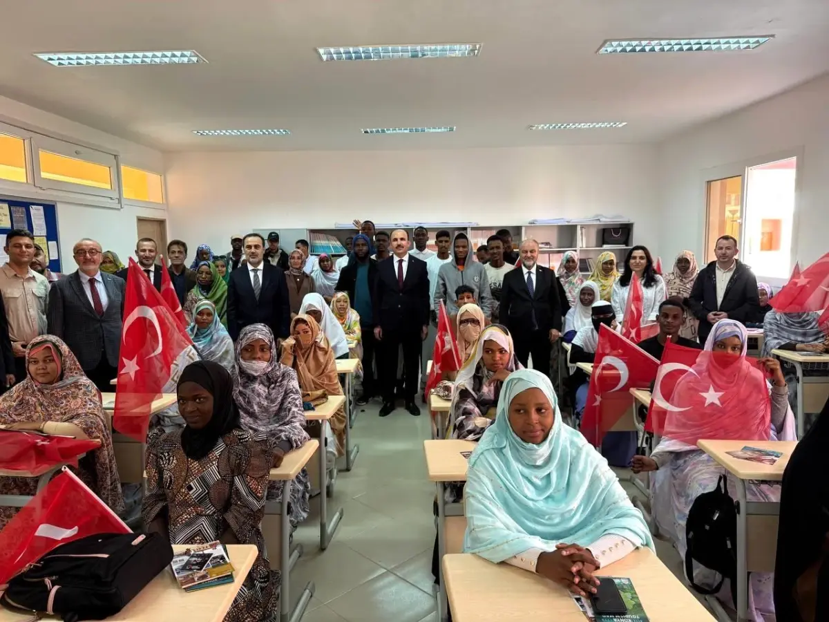 Moritanya\'da Türkoloji okuyan Afrikalı öğrenciler UCLG Başkanı Altay\'ı coşkuyla karşıladı