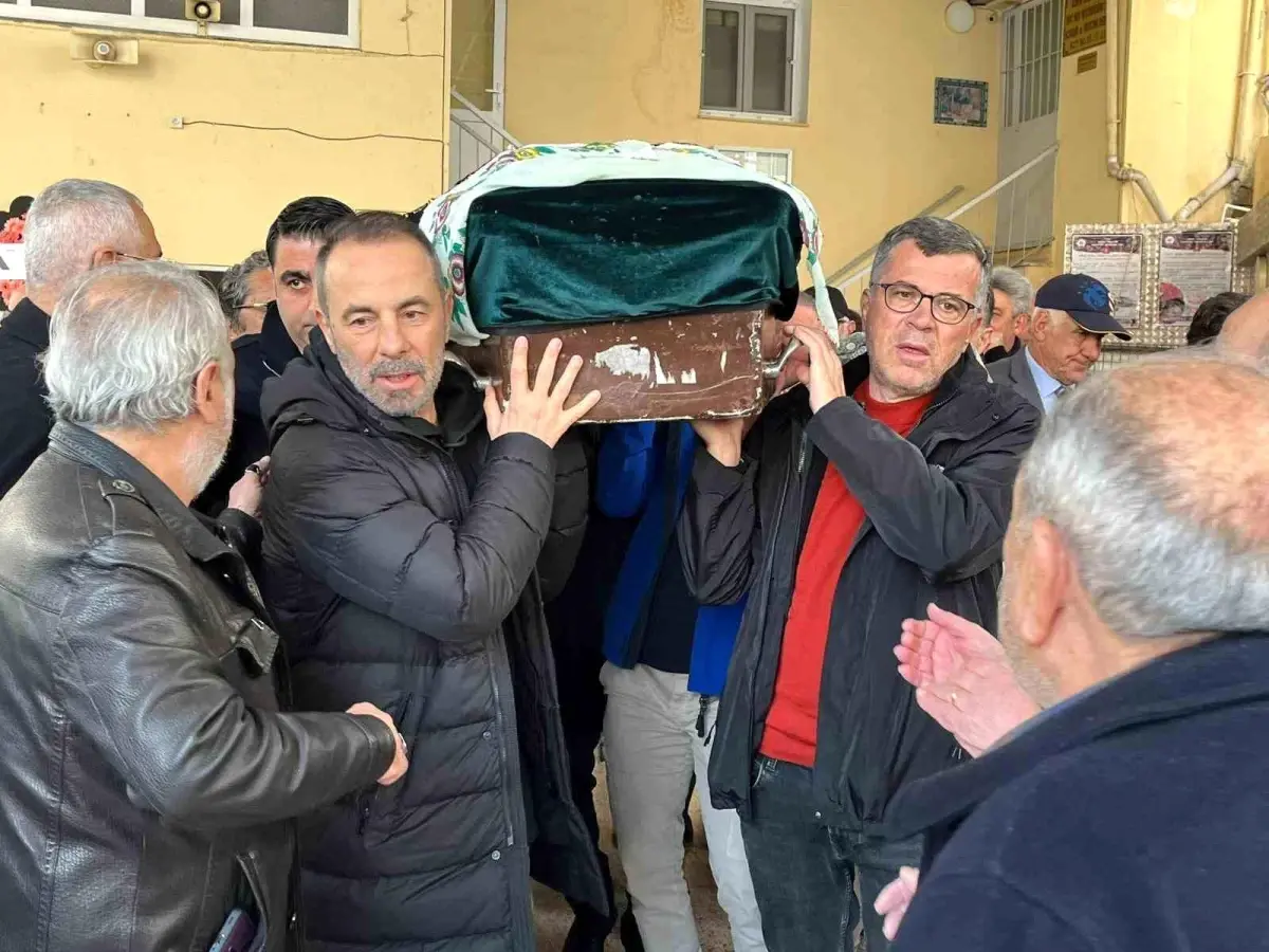 Reha Kapsal\'ın Annesi Son Yolculuğuna Uğurlandı