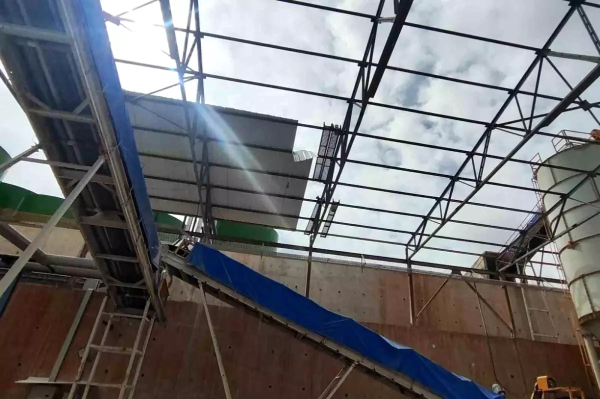 İşçi Çatıdan Düştü, Hayatını Kaybetti