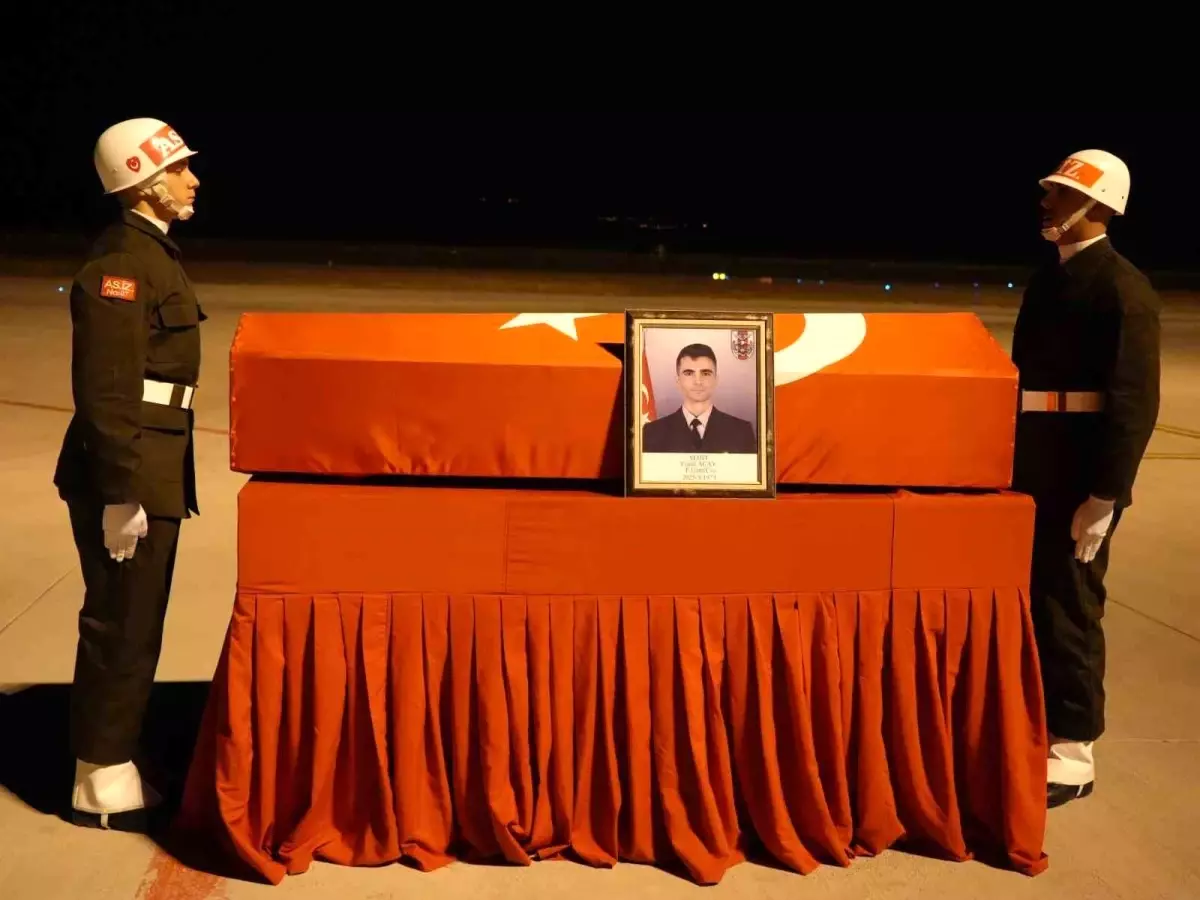 Şehit Açay\'ın naaşı memleketine uğurlandı