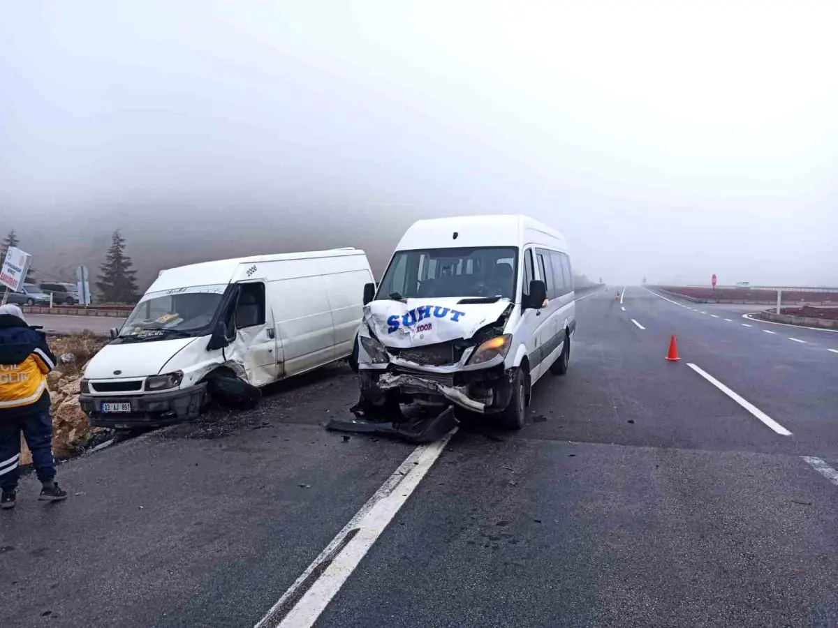 Afyonkarahisar\'da Trafik Kazası: 7 Yaralı