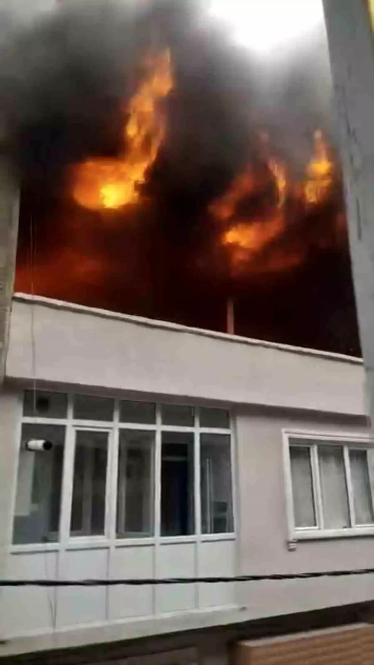 Bursa\'da Çatı Yangını Korkuttu