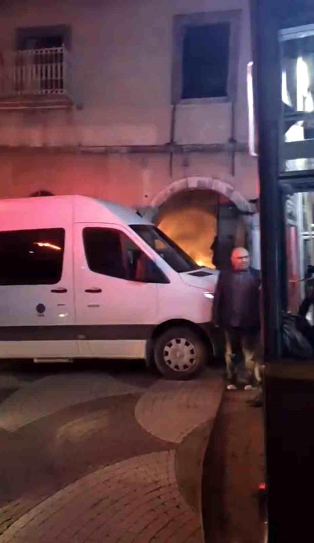Bursa’da Tarihi Binada Yangın Kontrol Altına Alındı