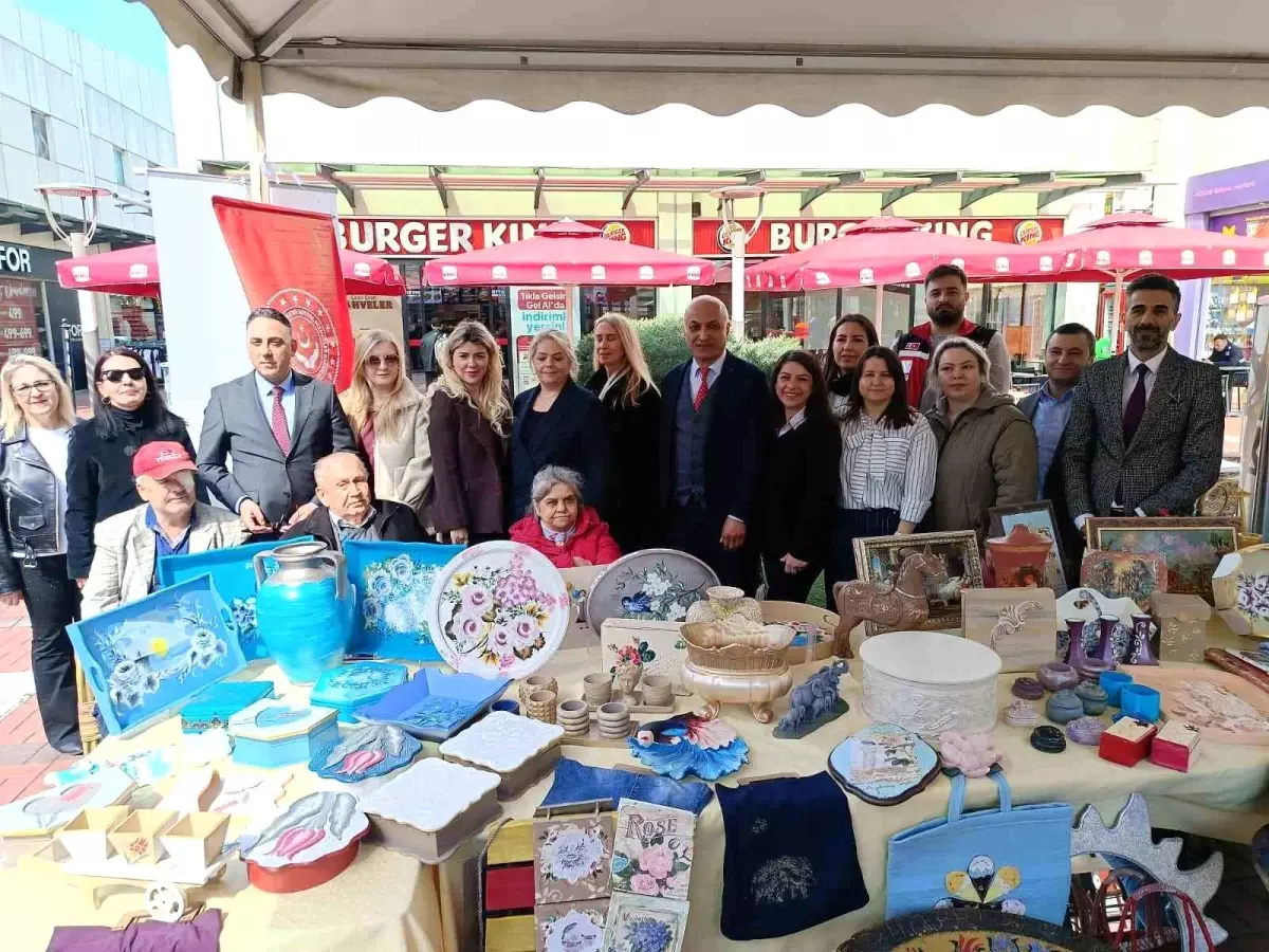 Huzurevi Sakinleri El Emeği Ürünlerini Sergiledi