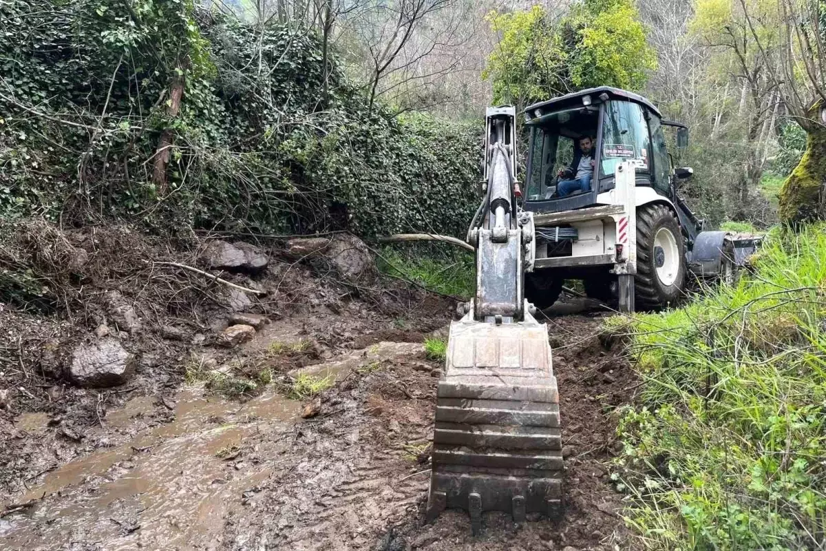 Efeler Belediyesi yol çalışmalarını sürdürüyor