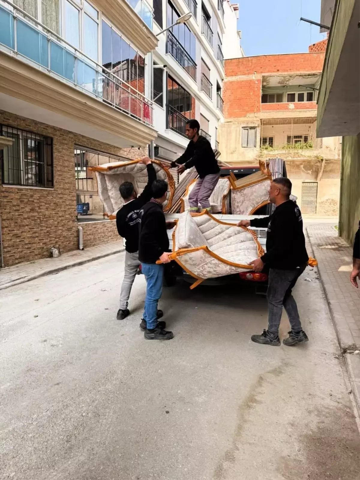 Germencik Belediyesi\'nin ihtiyaç sahiplerine eşya desteği sürüyor