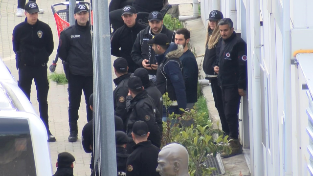Gözaltına alınan ünlülerden ilk görüntü! Aralarında Hakan Sabancı ile Didem Soydan da var