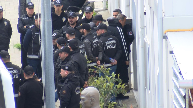 Gözaltına alınan ünlülerden ilk görüntü! Aralarında Hakan Sabancı ile Didem Soydan da var