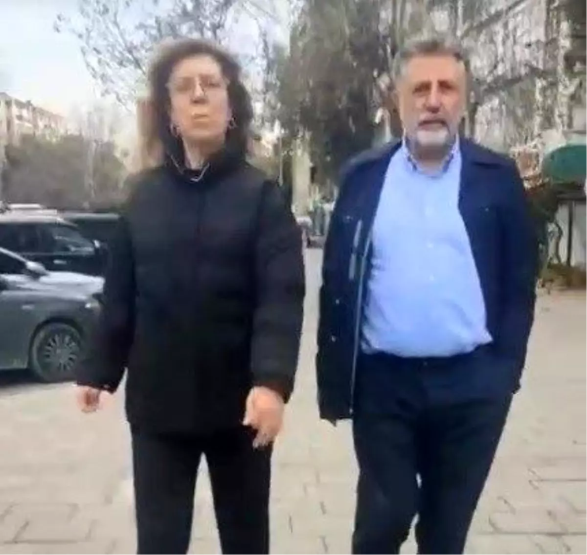 İzmir\'de eski belediye başkanının zor anları: Eski çalışandan sokak ortasında tepki