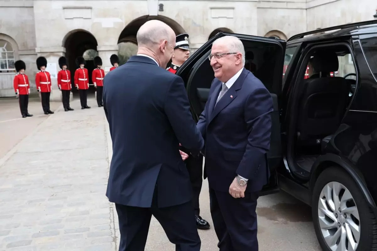 Milli Savunma Bakanı Yaşar Güler, Birleşik Krallık Savunma Bakanı John Healey ile Görüştü